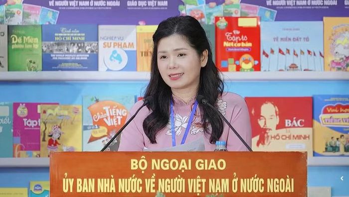 Tham luận “Để tiếng Việt không trở thành ngôn ngữ xa lạ với con em chúng ta” của ThS. Lê Bích Hồng.