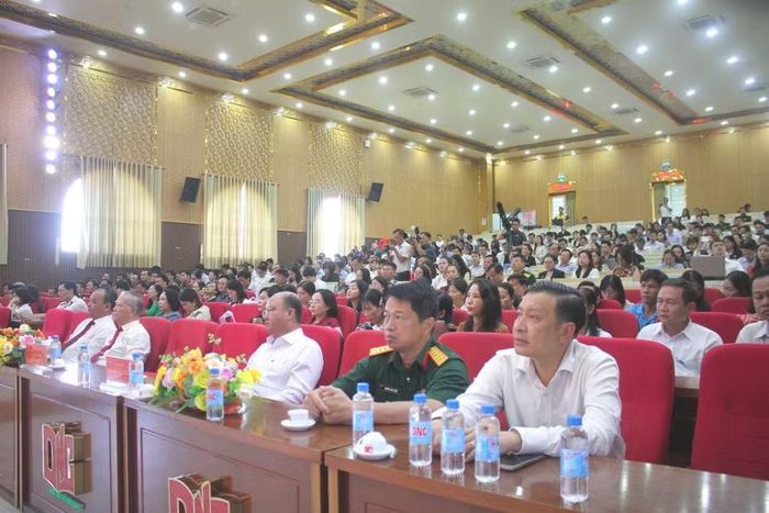 Đại biểu dự Tọa đàm.