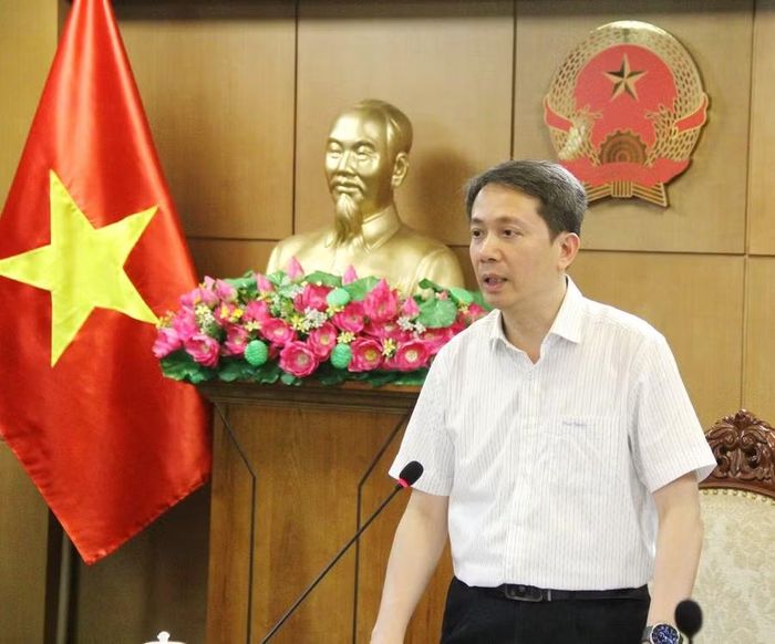Thứ trưởng Bộ GD&ĐT Phạm Quang Hưng phát biểu tại buổi họp.