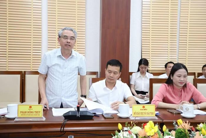 Ông Phạm Đồng Thụy - Giám đốc Sở GD&ĐT tỉnh Hưng Yên phát biểu tại cuộc họp. Ảnh: Đ.D