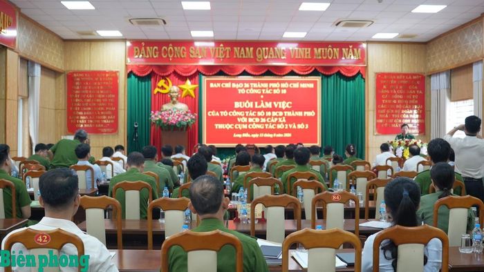 Quang cảnh buổi làm việc. Ảnh: Quang Tiến