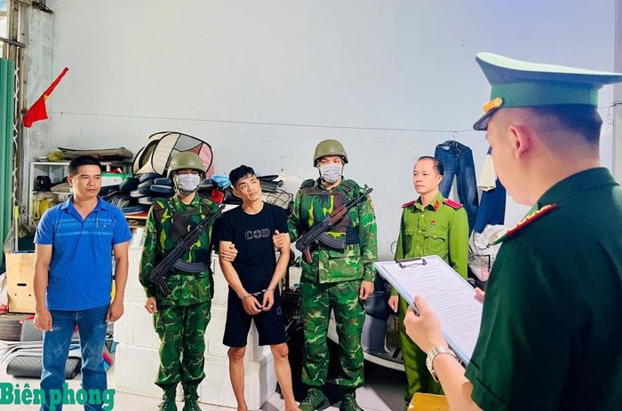 Đối tượng Phạm Văn Thanh bị bắt giữ vì hành vi mua bán hơn 100g ma túy. Ảnh: Trúc Hà