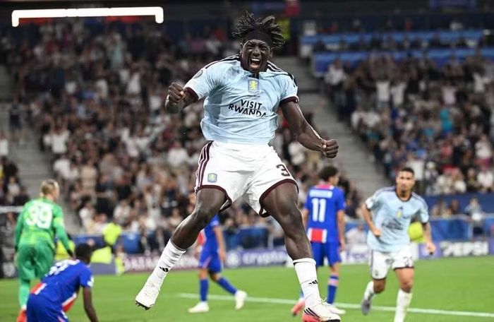 Madjo gỡ hòa cho Aston Villa.