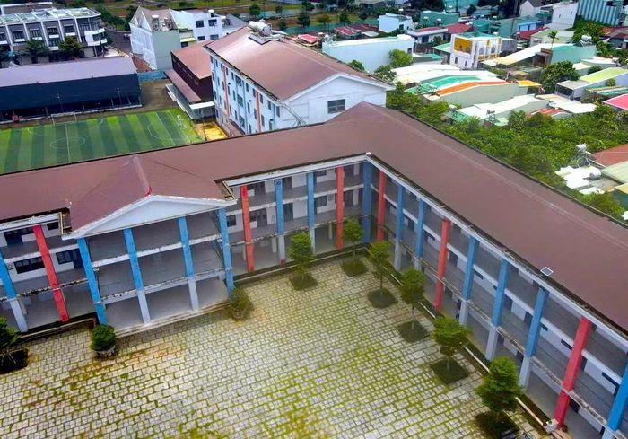 Dự án trên còn một số vi phạm khác về chậm tiến độ.