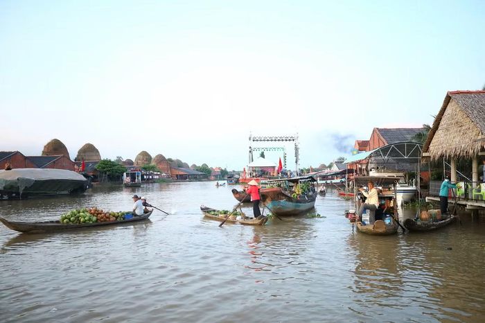 Di sản đương đại “Vương quốc gạch gốm” bên dòng kênh Thầy Cai ở Vĩnh Long.
