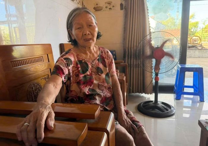 Cụ Trí thương xót 2 người con ra đi đột ngột, càng thương hai đứa cháu bỗng mồ côi.