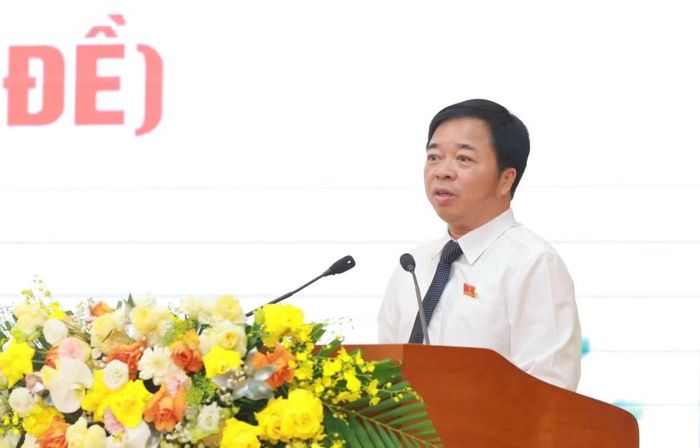 Ông Bùi Văn Lương - Chủ tịch HĐND tỉnh Thái Nguyên phát biểu tại kỳ họp