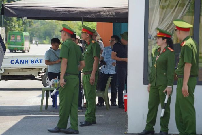Lực lượng công an làm nhiệm vụ