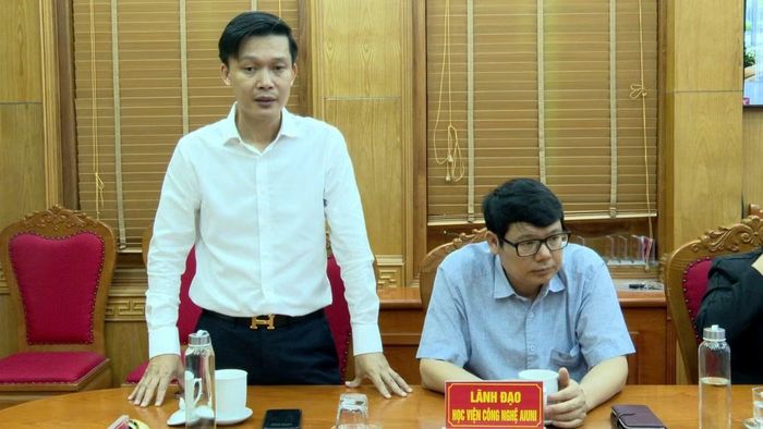 Ông Vũ Ngọc Quyết – Chủ tịch LocaAI phát biểu giải pháp triển khai công nghệ AI cho chính quyền địa phương