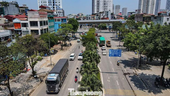 Dự án cầu vượt nút giao Lê Trọng Tấn - Quốc lộ 6 đã được UBND TP Hà Nội phê duyệt đầu tư theo Quyết định số 2330/QĐ-UBND ngày 5/5/2026. Dự án nằm trên địa bàn các phường Kiến Hưng, Hà Đông và Dương Nội.