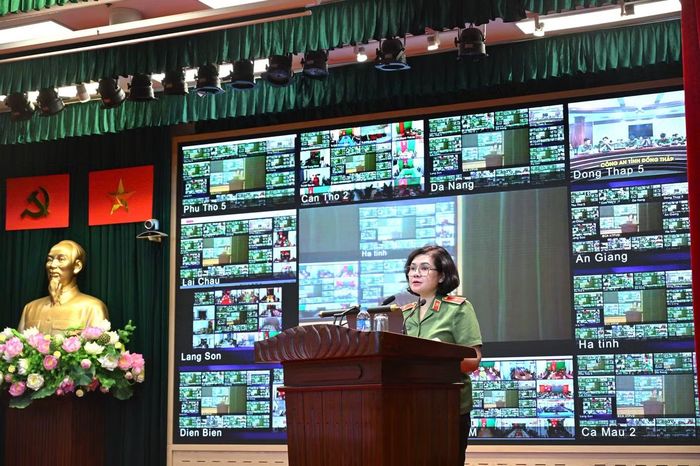 Thiếu tướng Ngô Hoài Thu - Phó Cục trưởng Cục Công tác chính trị phát biểu chỉ đạo tại lễ khai mạc.