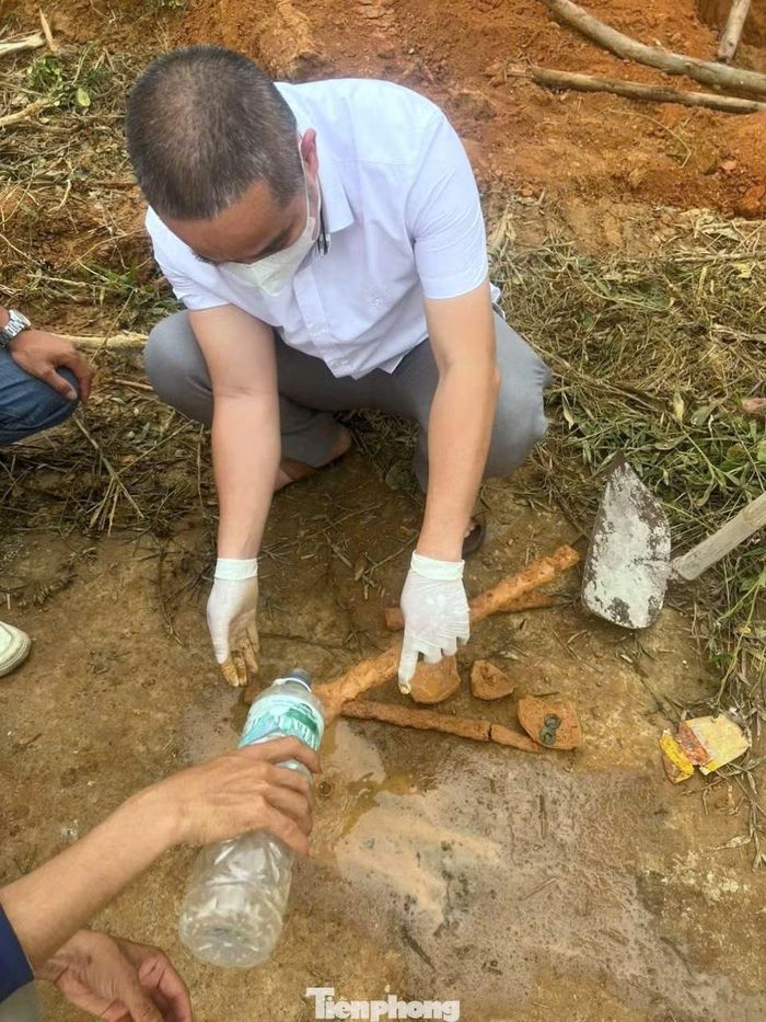 Theo đơn vị chức năng, khảo cổ học chưa ghi nhận loại kiếm tương tự trong các dấu tích mộ gạch có niên đại tương ứng tại Nghệ An.