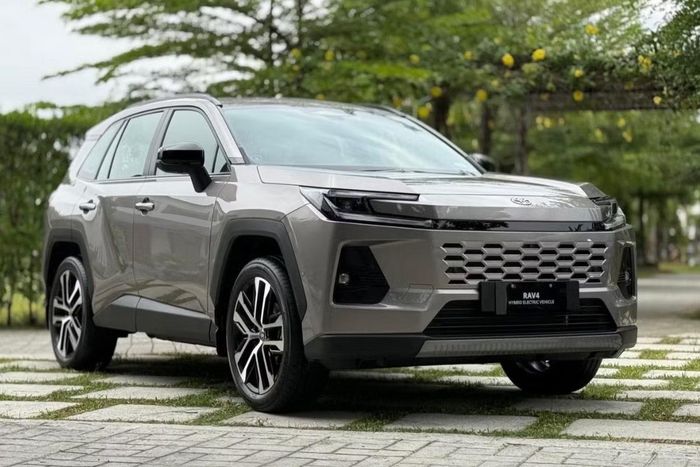 Toyota RAV4 đã chuyển sang dùng pin lithium-ion.
