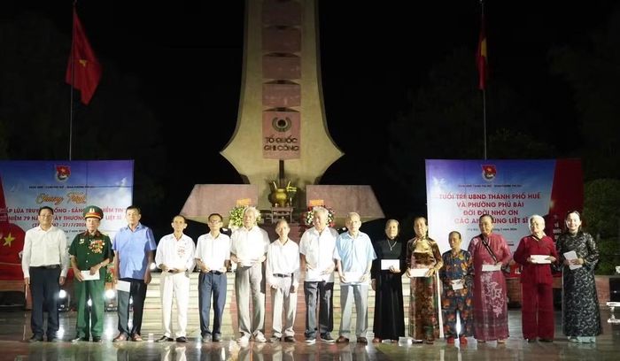 Tuổi trẻ Huế trao quà tri ân các thương binh, bệnh binh, gia đình liệt sĩ, gia đình chính sách trên địa bàn thành phố.