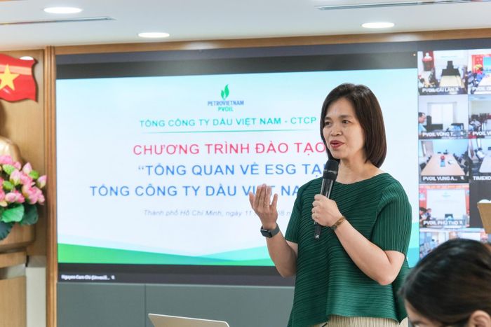Chương trình do TS. Nguyễn Cẩm Chi - Giám đốc Tư vấn Phát triển Bền vững, Talent Gene trực tiếp giảng dạy.