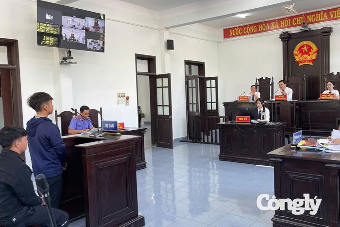 Toàn cảnh phiên toà xét xử.