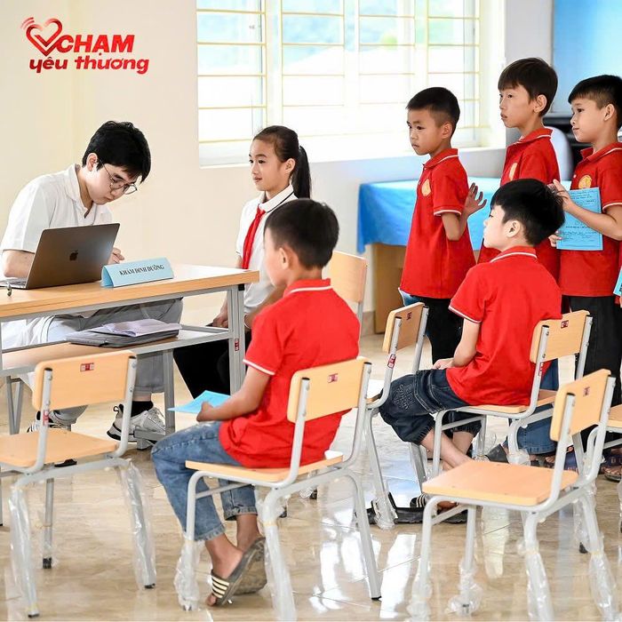 “Gieo tương lai” được triển khai thông qua hoạt động kết nối với các cơ sở y tế, tổ chức khám sức khỏe tổng quát ngay tại trường học.