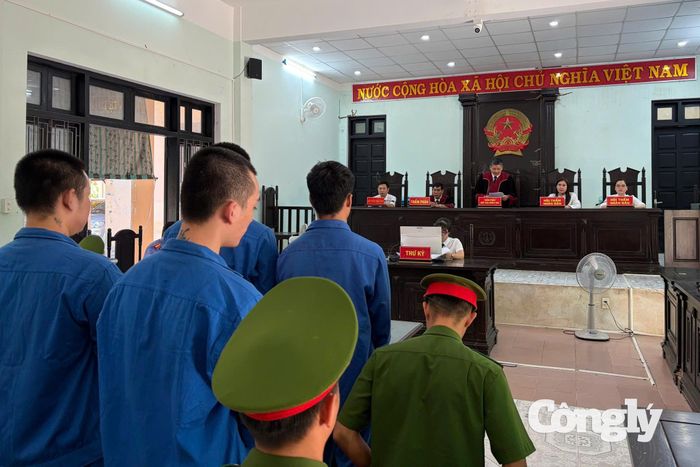 Toàn cảnh phiên toà xét xử sơ thẩm.