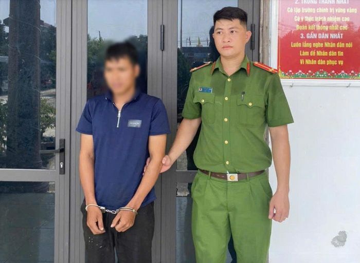 Đối tượng Hà Duy Hoàn tại cơ quan Công an. (Ảnh: CAHY).