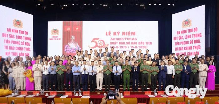 Các đại biểu tham dự Lễ kỷ niệm 50 năm An ninh Thủ đô xuất bản số báo đầu tiên. (Ảnh: An ninh Thủ đô)