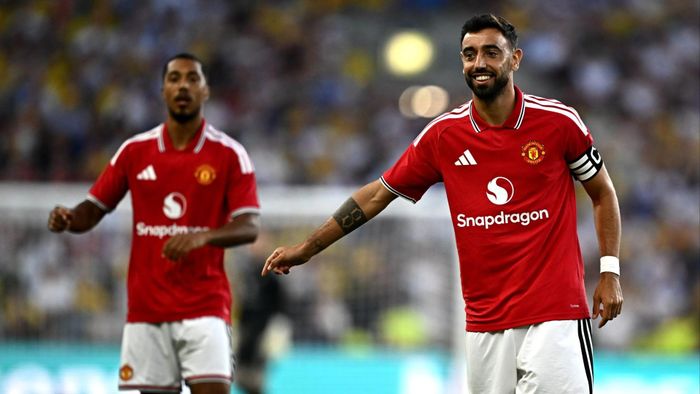 Bruno Fernandes vào sân ở hiệp hai và sút hỏng quả penalty