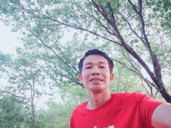 Anh Tòng cho biết sẽ tiếp tục cho mọi người đến tham quan khu vườn miễn phí