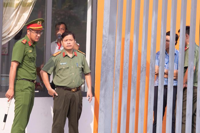 Lực lượng công an tham gia bảo đảm an toàn tại điểm thi. Ảnh: ĐH