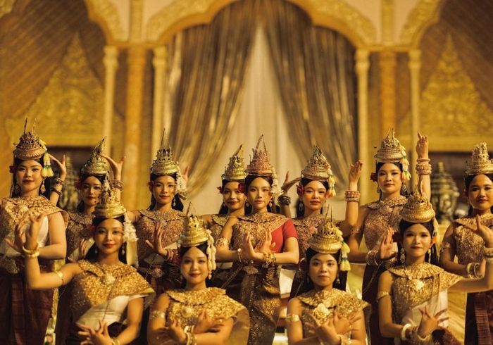 Văn hóa của dân tộc Khmer Nam Bộ được tái hiện phần nào trong MV.