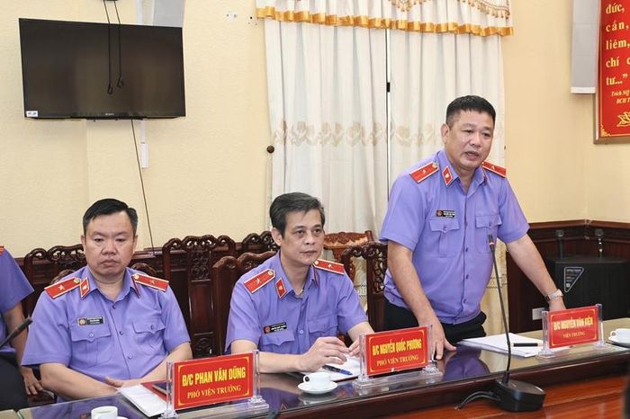 Đồng chí Nguyễn Văn Viện, Viện trưởng VKSND tỉnh Ninh Bình, Phó Trưởng Ban Tổ chức Hội thao ngành Kiểm sát nhân dân “Cúp Báo Bảo vệ pháp luật" lần thứ XIV - năm 2026, phát biểu tại hội nghị.