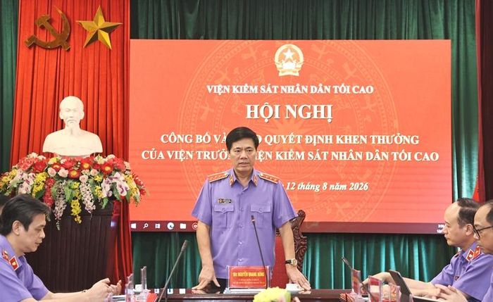 Đồng chí Nguyễn Quang Dũng, Phó Viện trưởng VKSND tối cao, Chủ tịch Hội đồng Văn hóa - Thể thao ngành Kiểm sát nhân dân phát biểu tại hội nghị.