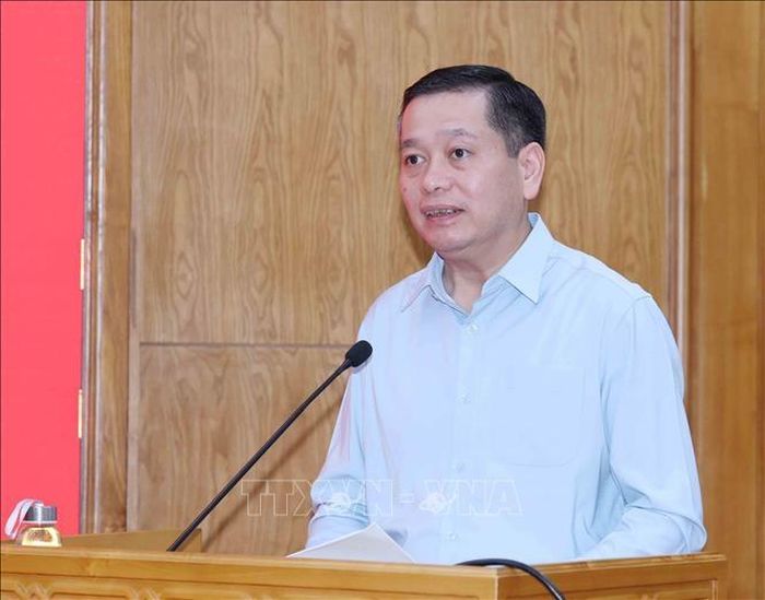 Đồng chí Nguyễn Long Hải, Phó Bí thư Thường trực Đảng uỷ các cơ quan Đảng Trung ương quán triệt, triển khai thực hiện Quy định số 208/QĐ/TW và Kết luận số 76-KL/TW. (Ảnh: TTXVN)