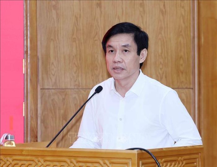  Đồng chí Nguyễn Quang Trường, Phó Bí thư Đảng uỷ các cơ quan Đảng Trung ương quán triệt, triển khai Quy định số 207-QĐ/TW và Nghị quyết số 22-NQ/TW. (Ảnh: TTXVN)