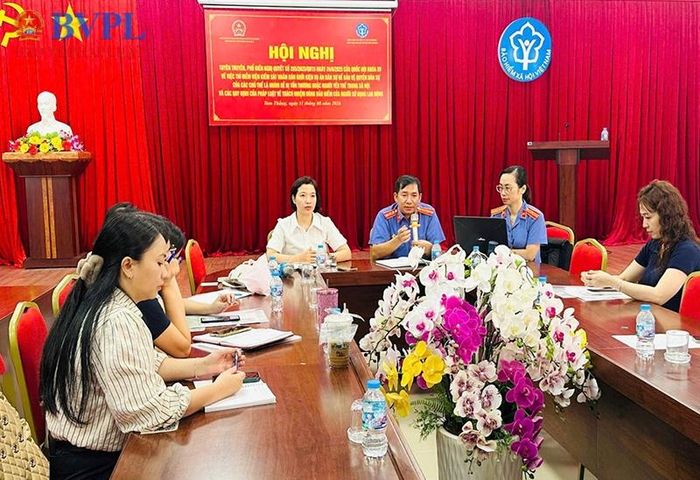  Đồng chí Nguyễn Văn Sơn, Phó Viện trưởng VKSND khu vực 11 tuyên truyền về Nghị quyết số 205/2025/QH15.