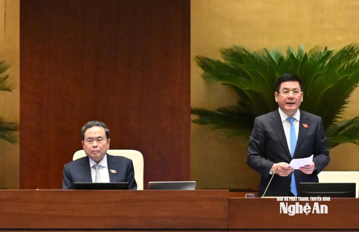 Chủ tịch Quốc hội Trần Thanh Mẫn chủ trì, Phó Chủ tịch Quốc hội Nguyễn Hồng Diên điều hành phiên thảo luận. Ảnh: Viết Chung