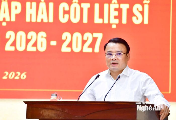Đồng chí Phùng Thành Vinh - Phó Chủ tịch UBND tỉnh, Trưởng ban Chỉ đạo về tìm kiếm, quy tập và xác định danh tính hài cốt liệt sĩ tỉnh phát biểu giao nhiệm vụ. Ảnh: Sỹ Đức