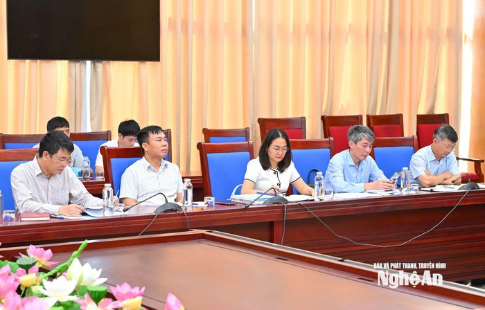 Đại diện lãnh đạo các sở, ngành tham dự buổi làm việc. Ảnh: Thành Cường