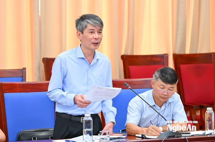 Đại diện Sở Tài chính phát biểu tại buổi làm việc. Ảnh: Thành Cường