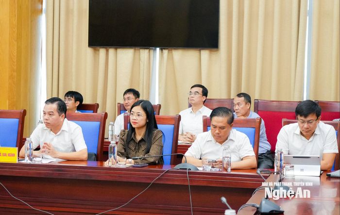 Đại diện lãnh đạo các sở, ngành tỉnh Nghệ An tham dự cuộc làm việc Ảnh: Nguyễn Nam