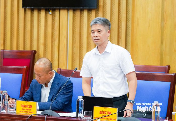 PGS.TS Hoàng Tùng - Bí thư Đảng ủy, Hiệu trưởng Trường Đại học Xây dựng Hà Nội phát biểu tại cuộc làm việc. Ảnh: Nguyễn Nam