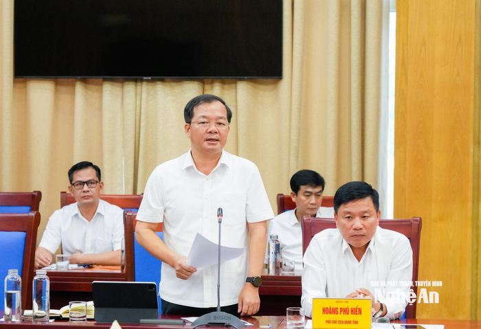 Đồng chí Nguyễn Đức An - Phó Giám đốc Sở Xây dựng phát biểu tại cuộc làm việc. Ảnh: Nguyễn Nam