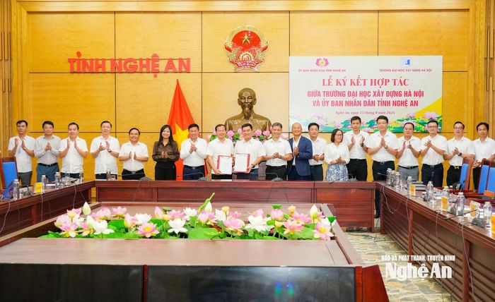 UBND tỉnh Nghệ An và Trường Đại học Xây dựng Hà Nội ký kết Biên bản ghi nhớ hợp tác. Ảnh: Nguyễn Nam