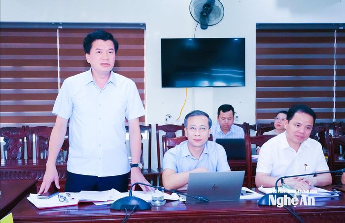 Đồng chí Nguyễn Đình Hùng - Ủy viên Ban Thường vụ Tỉnh ủy, Phó Chủ tịch Thường trực Ủy ban MTTQ Việt Nam tỉnh tham gia ý kiến về sắp xếp tổ chức bộ máy và biên chế. Ảnh: Mai Hoa