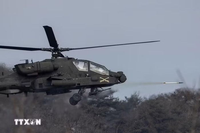 Trực thăng AH-64E Apache tham gia cuộc tập trận bắn đạn thật Hàn-Mỹ tại thao trường Rodriguez ở Pocheon (Hàn Quốc), ngày 10/2/2025. (Ảnh minh họa: Yonhap/TTXVN)