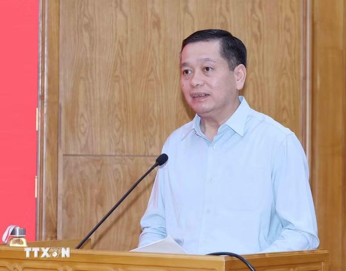 Đồng chí Nguyễn Long Hải, Ủy viên Trung ương Đảng, Phó Bí thư Thường trực Đảng ủy các cơ quan Đảng Trung ương quán triệt, triển khai thực hiện Quy định số 208/QĐ/TW và Kết luận số 76-KL/TW. (Ảnh: Phương Hoa/TTXVN)