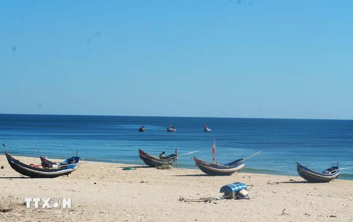 Vẻ đẹp tự nhiên, yên bình của bãi biển xã Bến Hải, tỉnh Quảng Trị. (Ảnh: Tường Vi/TTXVN)