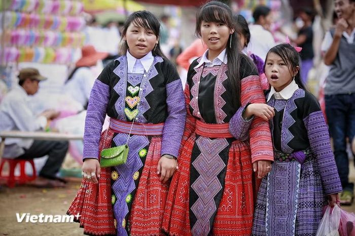 Bản sắc văn hóa truyền thống còn được lưu giữ trong đời sống đương đại giúp các bản làng tạo được sức hấp dẫn đặc biệt. (Ảnh minh họa: Mai Mai/Vietnam+)