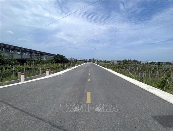 Nhiều dự án giao thông được nhựa hóa vào các tận các khu du lịch nghỉ dưỡng.