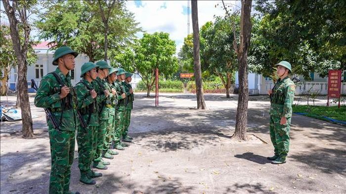 Thanh niên hoàn thành nghĩa vụ quân sự tham gia huấn luyện, rèn luyện kỹ năng và tác phong, qua đó hình thành những phẩm chất cần thiết để thích ứng với môi trường lao động sau khi trở về địa phương.