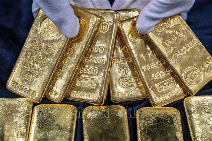 Giá vàng giao ngay ở mức 4.427,80 USD một ounce, tăng 19,70 USD. Ảnh: THX/TTXVN