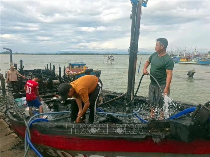 Vụ cháy ước tính thiệt hại ban đầu khoảng 800 triệu đồng. Ảnh: TTXVN phát